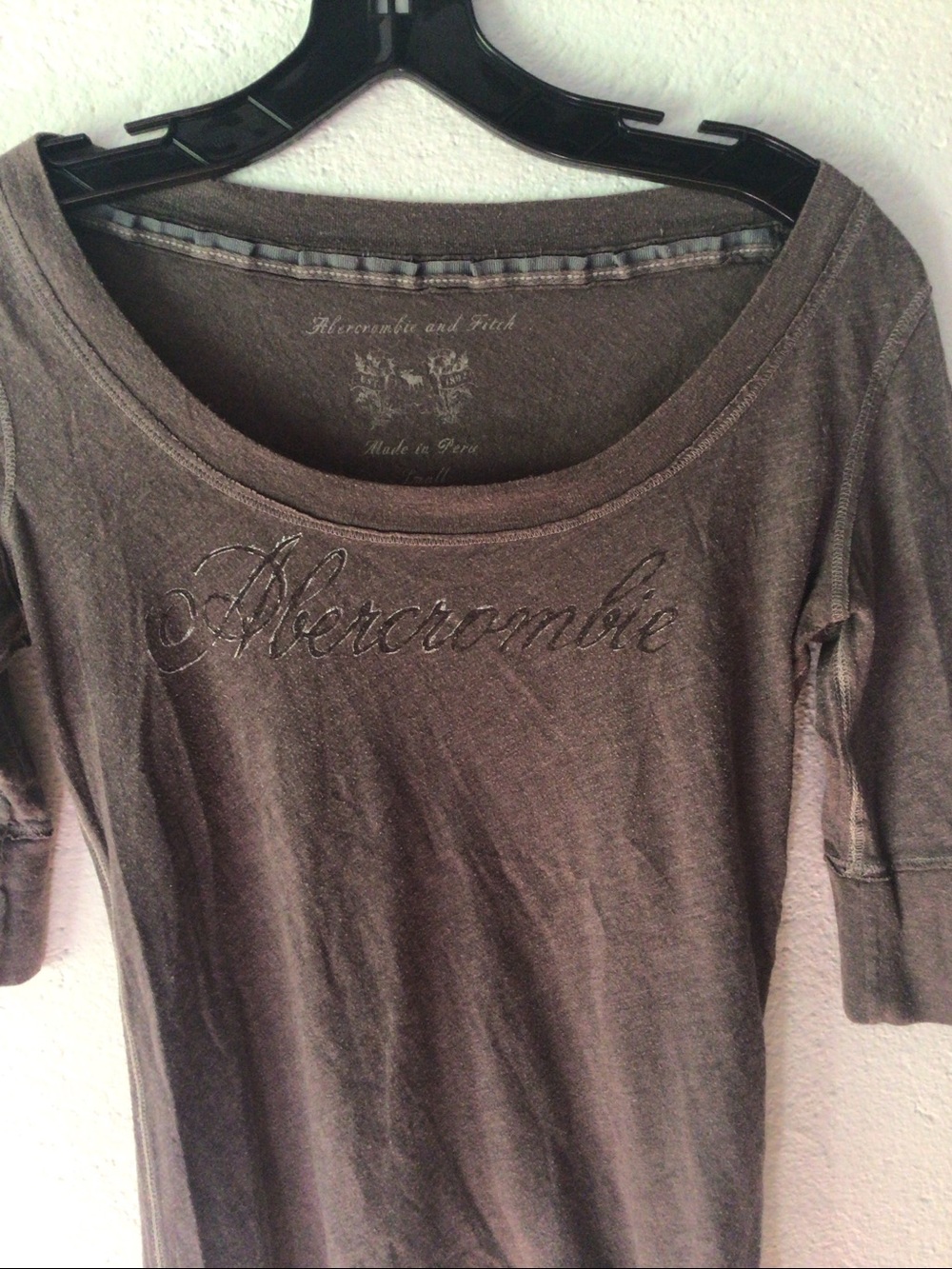 Abercrombie & Fitch Scoop Neck Charcoal Gray Short Sleeve Tee - Picture 2 of 5